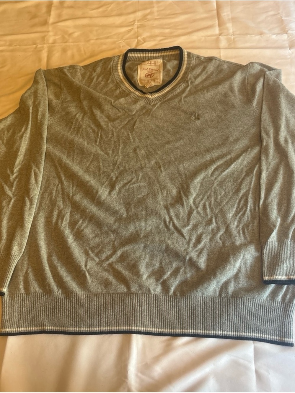Red Camel Men's Light Gray V-Neck Sweater